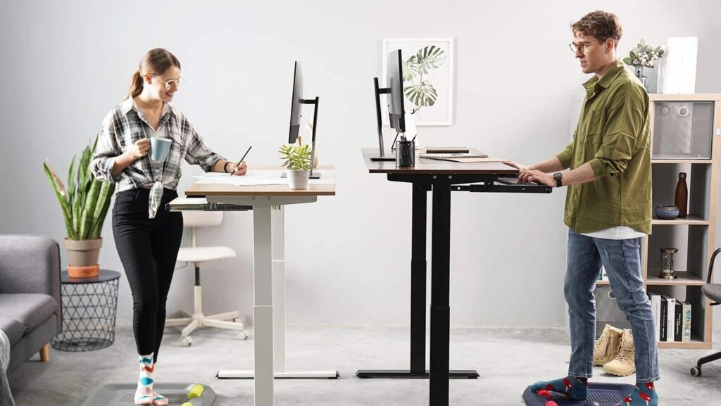 Đứng Làm Việc Có Tốt Không? Lợi Ích, Tác Hại Và Cách Đứng Đúng Cách